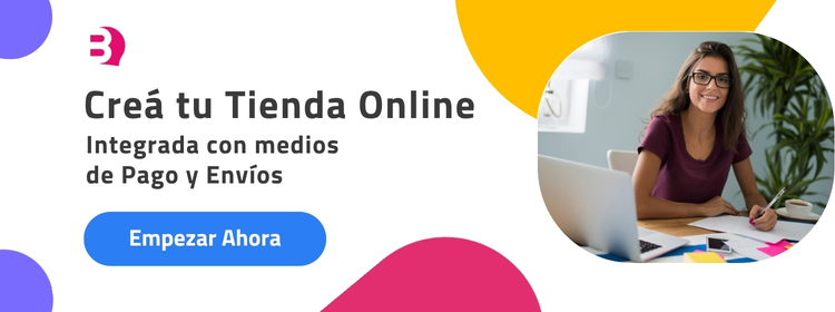 Dueña de negocio sonriente trabajando en su tienda online con pagos y envíos integrados