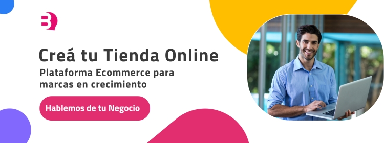Emprendedor feliz con su tienda online en una plataforma ecommerce para marcas en crecimiento