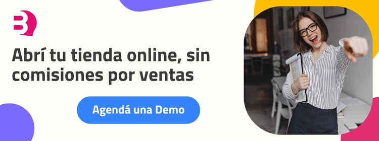 Emprendedora feliz después de abrir su tienda online sin comisiones por venta